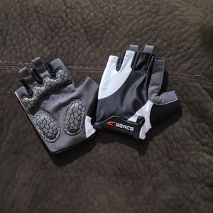 NEW Beace Sports Gloves~Anti-Slip Leather Palms~Weight Lifting~Medium
